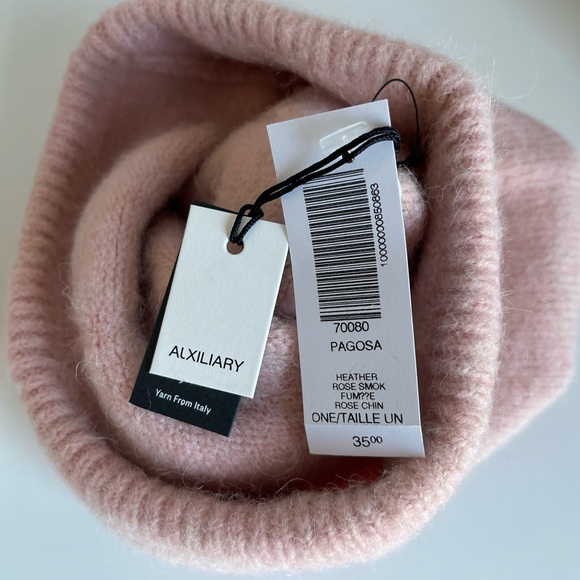 NWT Aritzia Auxiliary Pagosa Beanie Tuque Hat Heather Rose Smoke - Picture 4 of 5